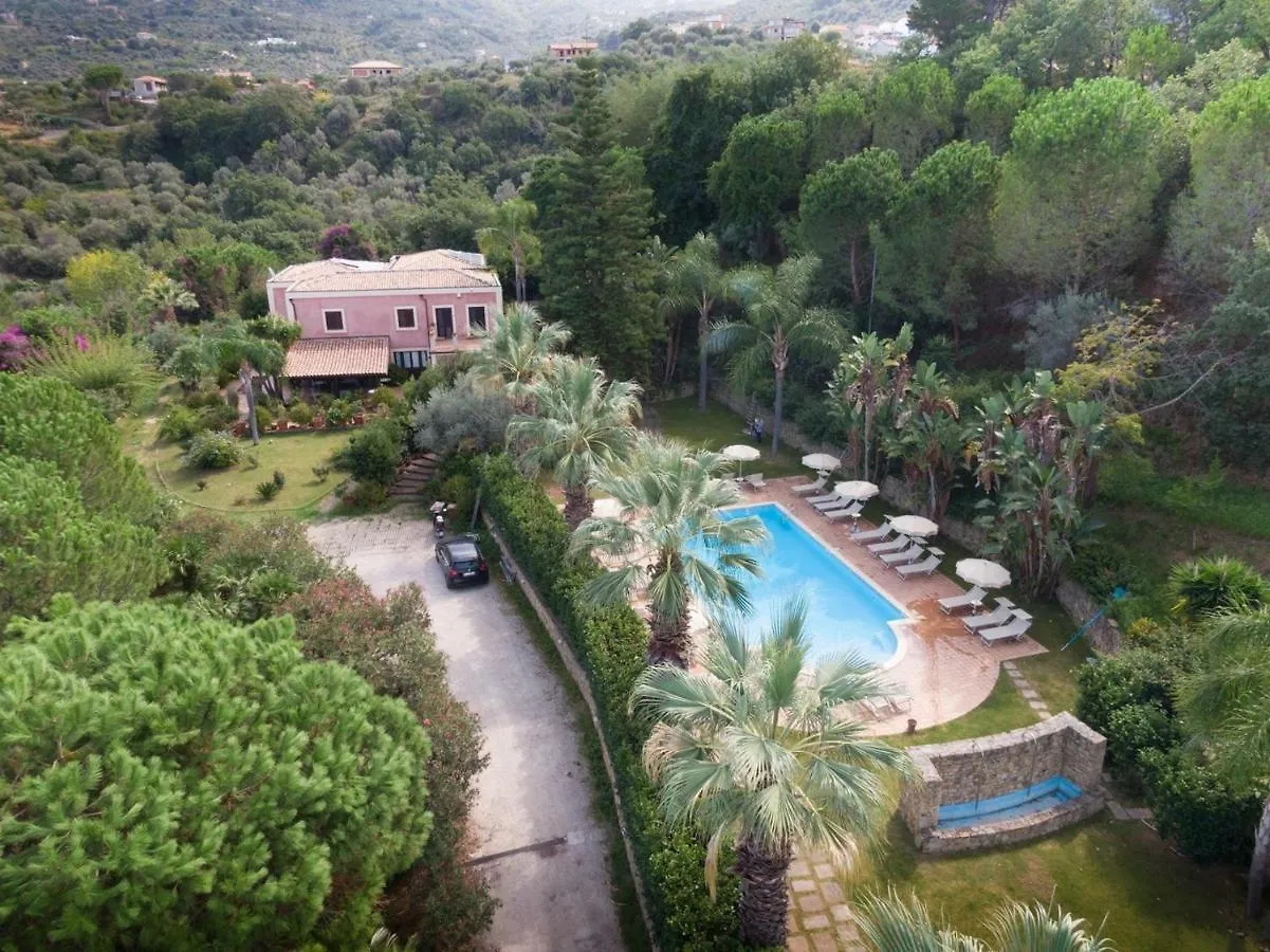 SantʼAgata di Militello Agriturismo Villa Luca בית חווה