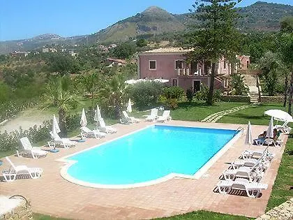 Agriturismo Villa Luca SantʼAgata di Militello